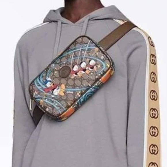 Gucci x Disney Donald Duck GG Print Belt Bag - Picture 4 of 13